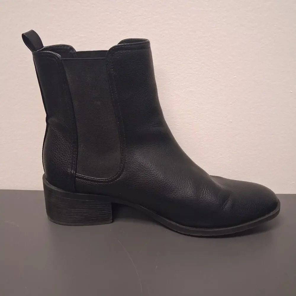 Kenneth Cole WMS 10M Black Leather Ankle Booties
